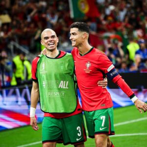 Cristiano Ronaldo Instagram - Momentos inexplicáveis. Vamos dar tudo! Obrigado, 🇵🇹