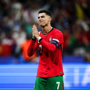Cristiano Ronaldo Instagram - Momentos inexplicáveis. Vamos dar tudo! Obrigado, 🇵🇹