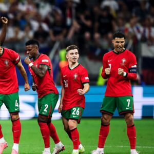 Cristiano Ronaldo Instagram - Momentos inexplicáveis. Vamos dar tudo! Obrigado, 🇵🇹