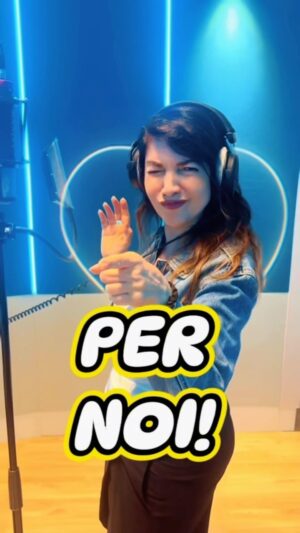 Cristina D'Avena Instagram - 🎤🎶 Scopriamo un mondo emozionante, che viaggio elettrizzante con mille e più domande 🎶 🎤 Non riusciamo a smettere di cantare la fantastica sigla di @cristinadavenaofficial!
Hai già guardato il video sulla #CartoonitoApp?

Preparati a conoscere tutto su ciò che ci circonda, #CEranoUnaVoltaGliOggetti ti aspetta su #Cartoonito da lunedì 26 agosto alle 19:00!