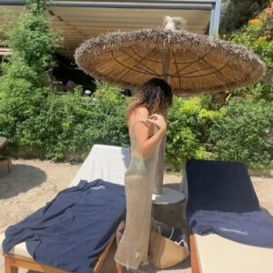 Cristina Rodríguez Torres Instagram - Pues esta vida me encanta… sobre todo porque estoy cerquita de TI❤️❤️ @dolorescortesswimwear @cosmeticamimate #mallorca #beachclub