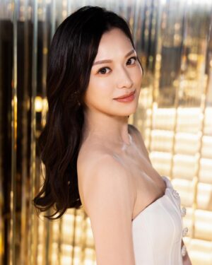 Crystal Fung Instagram - Savoring special moments with friends on this perfect night✨

Makeup & Hair : @kayowang
Dress: @mrselfportrait @selfportrait_hongkong
Jewelry: @ksszesons
Stylist: @pelilam
📸: @ed.win_0418