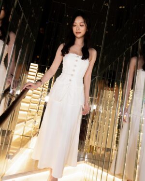 Crystal Fung Instagram - Savoring special moments with friends on this perfect night✨

Makeup & Hair : @kayowang
Dress: @mrselfportrait @selfportrait_hongkong
Jewelry: @ksszesons
Stylist: @pelilam
📸: @ed.win_0418