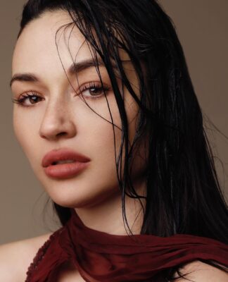 Discover Crystal Reed’s 10 Most Popular Instagram Pics
