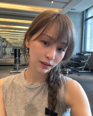 Cyndi Wang Instagram - 下午帶著好友的愛心🛍️ 
在飯店自主訓練💪🏻💦💦

#自主訓練 #體能不是一蹴可及 
#SugarHigh世界巡迴演唱會
#王心凌 #CyndiWang