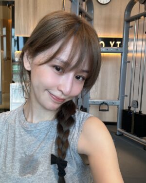 Cyndi Wang Instagram - 下午帶著好友的愛心🛍️ 
在飯店自主訓練💪🏻💦💦

#自主訓練 #體能不是一蹴可及 
#SugarHigh世界巡迴演唱會
#王心凌 #CyndiWang