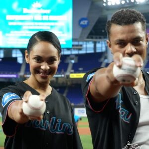 Cynthia Addai-Robinson Instagram - @ismaelcruzcordova and @cynthiaaddairobinson bringing the power to the #HomeofBeisbol tonight!

The Lord of The Rings: The Rings of Power returns August 29 on Prime Video