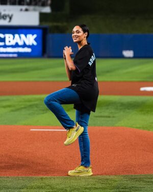 Cynthia Addai-Robinson Instagram - @ismaelcruzcordova and @cynthiaaddairobinson bringing the power to the #HomeofBeisbol tonight!

The Lord of The Rings: The Rings of Power returns August 29 on Prime Video