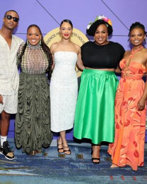 Cynthia Addai-Robinson Instagram - Still basking in the afterglow of @essencefest ✨so great to meet and spend time with my @amazonprime compadres 😎

A huge thank you to everyone who kept me looking and feeling my best!
Styling: @mirandaalmond 
White dress: @toryburch 
Strappy heels: @izie.official 
Jewelry: @edbladofficial 
Green dress: @e.stott_ 
Black flats: @jimmychoo 
Hair: @tydoeshair 
Makeup: @shaunathemua 

Blue room 📷 : @kwakualston