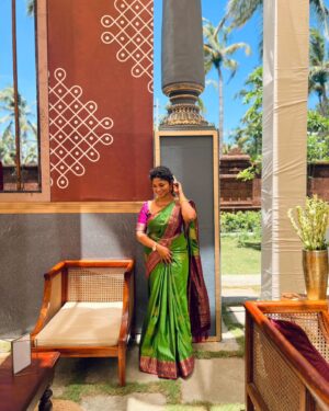 Cynthia Vinolin Instagram - Wedding Vibes 🥰💫✨

MUA & Hairdo - Myself ♥️ (hehe😅)
Draped this beautiful 6-yard magical attire -En Amma 🥰

#TeamGroom 😉 

#cynthiavinolin #love #peace #traditional #happiness #family #chennai #tamilnadu