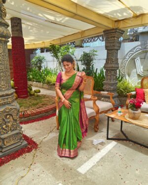 Cynthia Vinolin Instagram - Wedding Vibes 🥰💫✨

MUA & Hairdo - Myself ♥️ (hehe😅)
Draped this beautiful 6-yard magical attire -En Amma 🥰

#TeamGroom 😉 

#cynthiavinolin #love #peace #traditional #happiness #family #chennai #tamilnadu