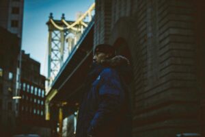 DJ RYOW Instagram - in NY🗽'24

📷 @for_one9 

何回来ても刺激的な街。そして、若い時の自分の心情に戻してくれる街。だから、22くらいに初めてNY行ってから何があっても毎年1回は行ってる。ARIGATO🙏

そして、今回のLAS VEGAS, CHICAGO, NY弾丸修行旅も最高。一緒に行ったシンゴ & トモヤ、お世話になったみんな、ありがとう🙏

そして、今回の旅は俺にとっての新しい動きのスタート。
気合い🫡