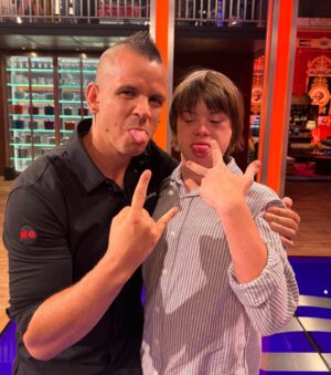 Dabiz Muñoz Instagram - Soy el mayor fan de Roscón @samyspain , me encanta su simpatía, su alegria y su desparpajo, no me extraña que a Samantha la traiga loca, es incombustible!!! ❤️