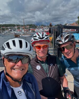 Dag Otto Lauritzen Instagram - Deilig med trilletur til Lillesand og kaffestopp etter nesten 4 uker i Tdf.,Traff Norges nye Sykkel proff 16 år signert med AG2R : Ole Jakob Garnevik fra Konnerud / Drammen - Det gror i sykkel Norge 🚴‍♀️🤩👍 @bjornatleeide @vik.erling #sykkelglede #hverdagstrim