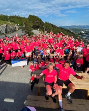 Dag Otto Lauritzen Instagram - Super dag sammen med ca 300 spreke trimmere i alle aldre.  Fantastisk sommervær i trappene fra Parken  opp til Aksla i Ålesund. «HVERDAGSTRIM» & fysisk aktivitet i fokus. Flott arrangert av #colosseumtannlege til inntekt for #kreftsaken : BONUS kr100.000.- til @kreftforeningen @mildridjr @miagrundstrom @bike4good_norge
