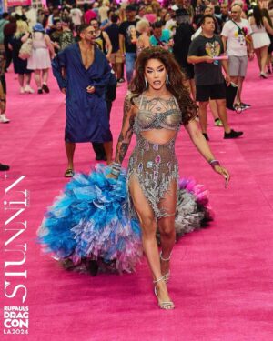 Dahlia Sin Instagram - Had so much fun @rupaulsdragcon this year 🤍 Special thanks to @jeffreykellydesigns for turning out my entire fantasy of this @bobmackie replica of @mileycyrus Grammy dress 💖 along with @moek_hair for this gorge hair 🩵 and to top it off thanks @bigandmilky for giving me the best 10 Foot long boa a girl could ask for 🖤😝