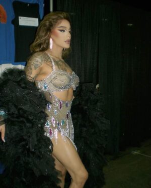 Dahlia Sin Instagram - DRAGCON PHOTODUMPIANA 1 💖🤍🩵🖤 
Dress @jeffreykellydesigns 
Hair @moek_hair