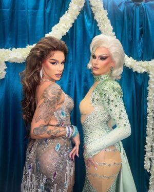 Dahlia Sin Instagram - DRAGCON PHOTODUMPIANA 1 💖🤍🩵🖤 
Dress @jeffreykellydesigns 
Hair @moek_hair