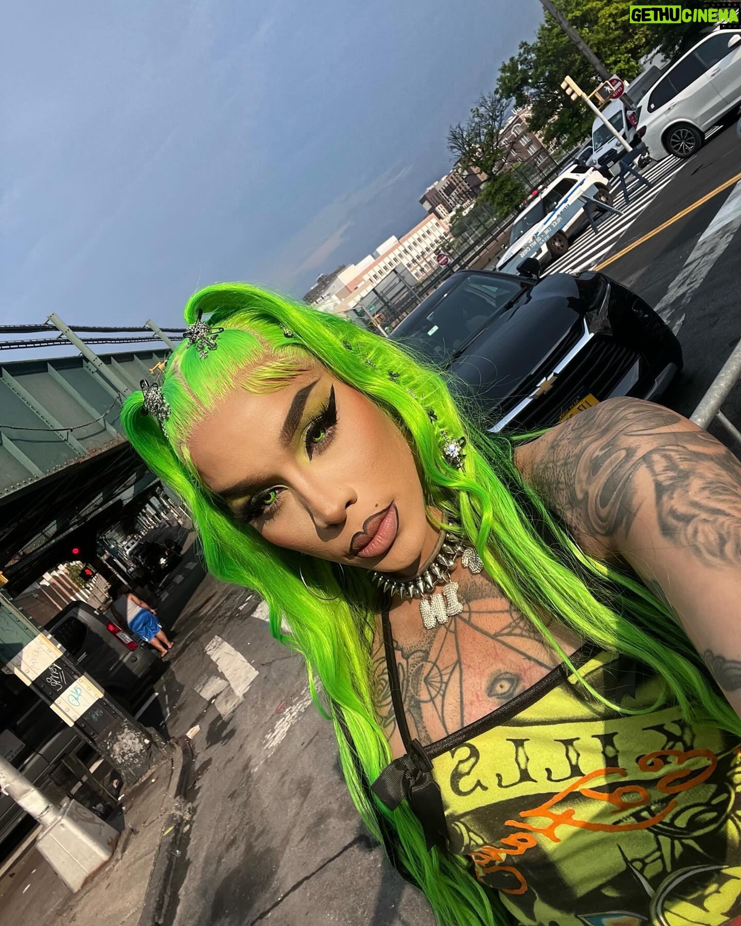 Dahlia Sin - 3 Likes - BRONX PRIDE GAVE! 💚
Boot Covers @abrahamdlevy