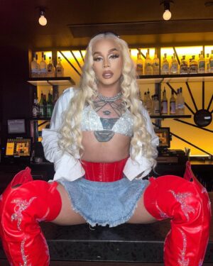 Dahlia Sin Instagram - For the GAYS & THE GIRLS ❤️
Skirt @lucasstowebrand