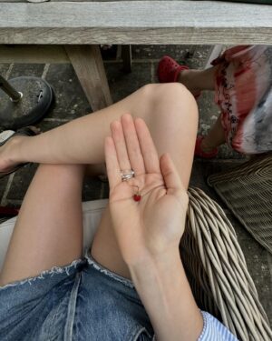 Daisy Edgar-Jones Instagram - Random mix of my occasionally mindful, big time cutesie, limited in demure ~ summer ~ 🌼