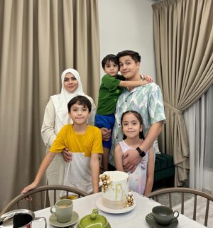 Daler Yusuf Instagram - Assalamualaikum semua, pagi tadi isteri saya Sakina ada bleeding sikit, dan perut dia sakit. Sekarang kami berada di hospital. Baby baru 36 minggu (due date 14hb April). Doktor tengah check. Tolong doakan baby kami di bulan yang mulia ini🤲🏻