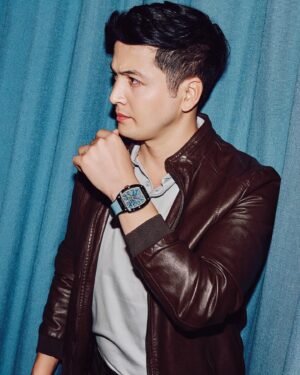 Daler Yusuf Instagram - Charles Jourdan unveils a refined expression of time with its new tonneau timepiece. The Ultra CJ03LE limited edition collection is a captivating blend of sporty element and contemporary sophistication

@SOLARTIMEMY
@ADTIMEMY @CHARLESJOURDANTIMEPIECE
#CHARLESJOURDAN#CHARLESJOURDANWATCHES #SOLARTIMEMY #ADTIMEMY