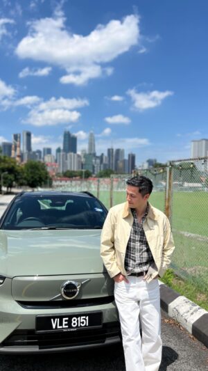 Daler Yusuf Instagram - My new favourite Volvo XC40 Recharge Pure Electric car makes my everyday life easier. Its latest technology and advanced safety features give comfort to my family and make us feel safe.
#VolvoCarMalaysia @volvocarmalaysia