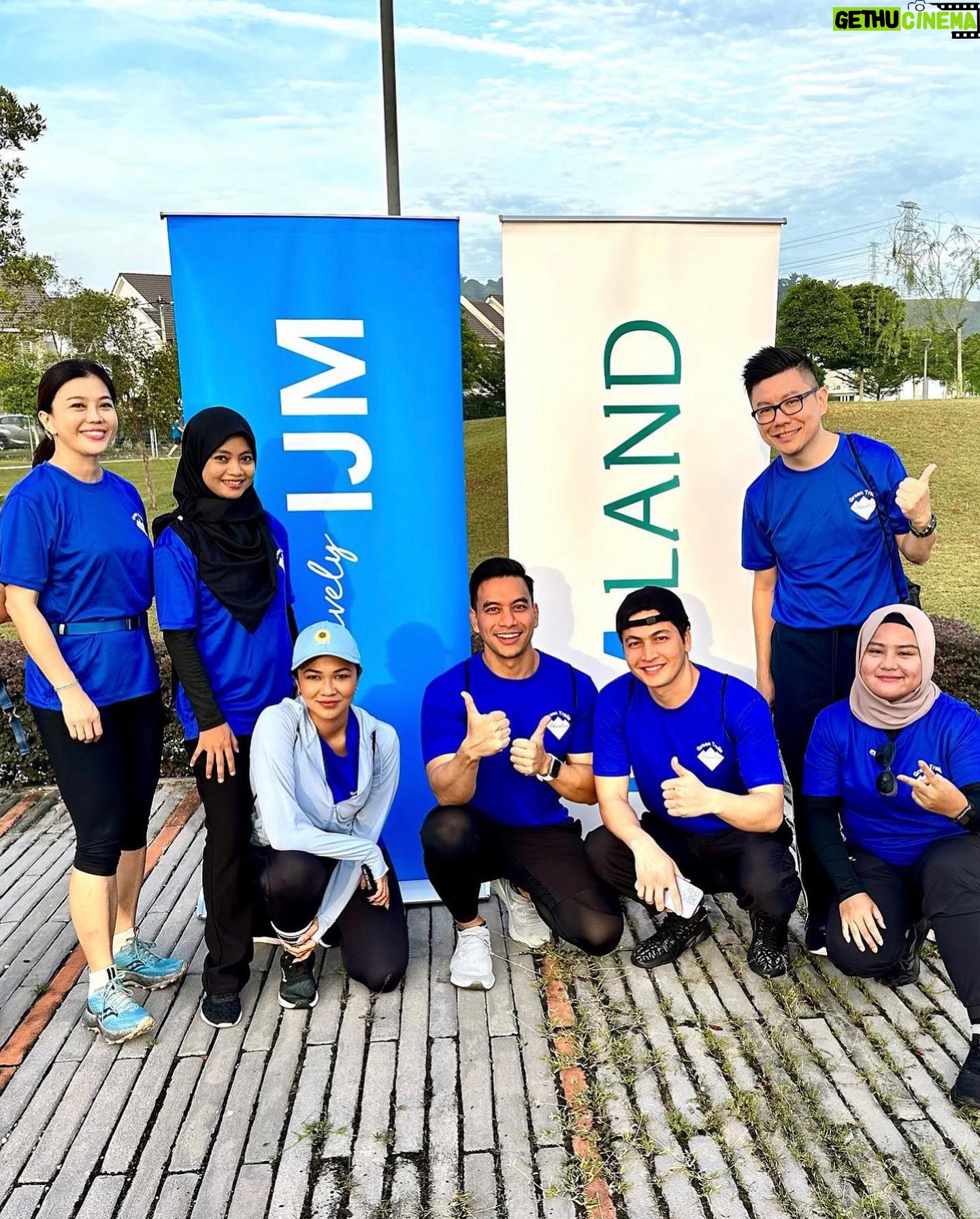 Daler Yusuf - 3 Likes - Well, guess what? I finally decided to break free from my COVID-19 confinement and venture into the great outdoors. And let me tell you, it was an absolute delight! The Green Trails Adventure to Bukit Cherakah, organised by the fantastic folks at IJM Alam Suria, was all about embracing well-being while immersing ourselves in nature's beauty.
I have to say, it was a truly heartwarming experience. It was amazing to see people from all walks of life, regardless of their hiking experience, come together to enjoy the breathtaking scenery of Bukit Cherakah.
For those unfamiliar with Bandar Alam Suria, it's a lively 1,163-acre township where modern living coexists with nature. They've just launched Daffodil Residency, an 18-story development on 7.88 acres, offering 354 units with three bedrooms and two bathrooms – perfect for families looking for comfort and style. 😍
A huge shoutout to @ijmland for organising this 215m hike at Alam Syria, Green Trails Adventure, and a heartfelt thank you to @xaviermah84 & @xmconsultancy for inviting me to soak in this breathtaking view.