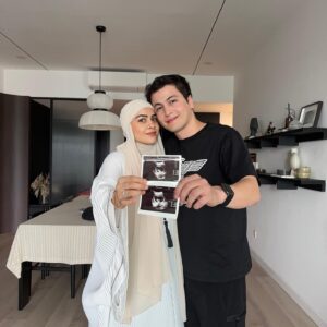 Daler Yusuf Instagram - Been 10 years Alhamdulillah. So many ups and downs but we never gave up. It’s the happiest moment to listen heart beats of our little one! Syukur Alhamdulillah! Tolong doakan untuk kami guys🤲🏻 
.
Please, suggest baby boy names 😍🙏 and here our homemade honey cake kalau Korg nak rasa @honeycake_bydaler ❤️