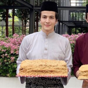 Daler Yusuf Instagram - Assalamualaikum semua! Salam Jumaat. We’re BACK again!
Our cakes are going to Alor Setar and Perlis 6hb October. Daler hantar senderi tau❤️😍
🍯 -HoneyCake 7x12 inci RM79
🍯-HoneyCake 7 inci RM65
🍯-Spartak Russian Chocolate 10 inci RM99
🍯-Spartak Premium Chocolate 7 inci RM69
🍯BEST SELLER QUARTER COMBO RM129
🍯Twin Combo 10 inci RM119
🍯Twin Combo 7 inci RM79
🍯Napaleon Milky Moist RM99
🍯Oreshki Caramel Cookies RM35

👆ws link di bio 📍
