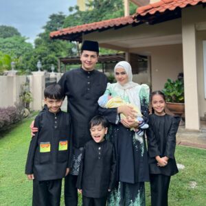 Daler Yusuf Instagram - Selamat Hari Raya Maaf Zahir dan Batin 🌙