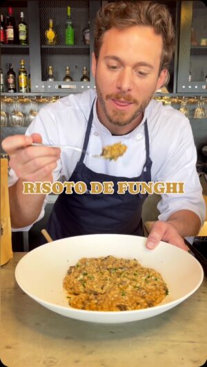 Dalton Rangel Instagram - Risoto de funghi - Receita 📝 
Para hidratar o funghi:
100 gr de funghi chileno
100 ml de água
100 ml de creme de leite fresco
Para o risoto:
50 ml de azeite
50 gr de cebola
25 gr de alho
50 ml de vinho branco
150 gr de arroz arbóreo 
450 ml de caldo de legumes
50 gr de queijo parmesão 
Cogumelo hidratado 
25 gr de manteiga
25 ml de azeite
Ajusta sal e salsinha a gosto.