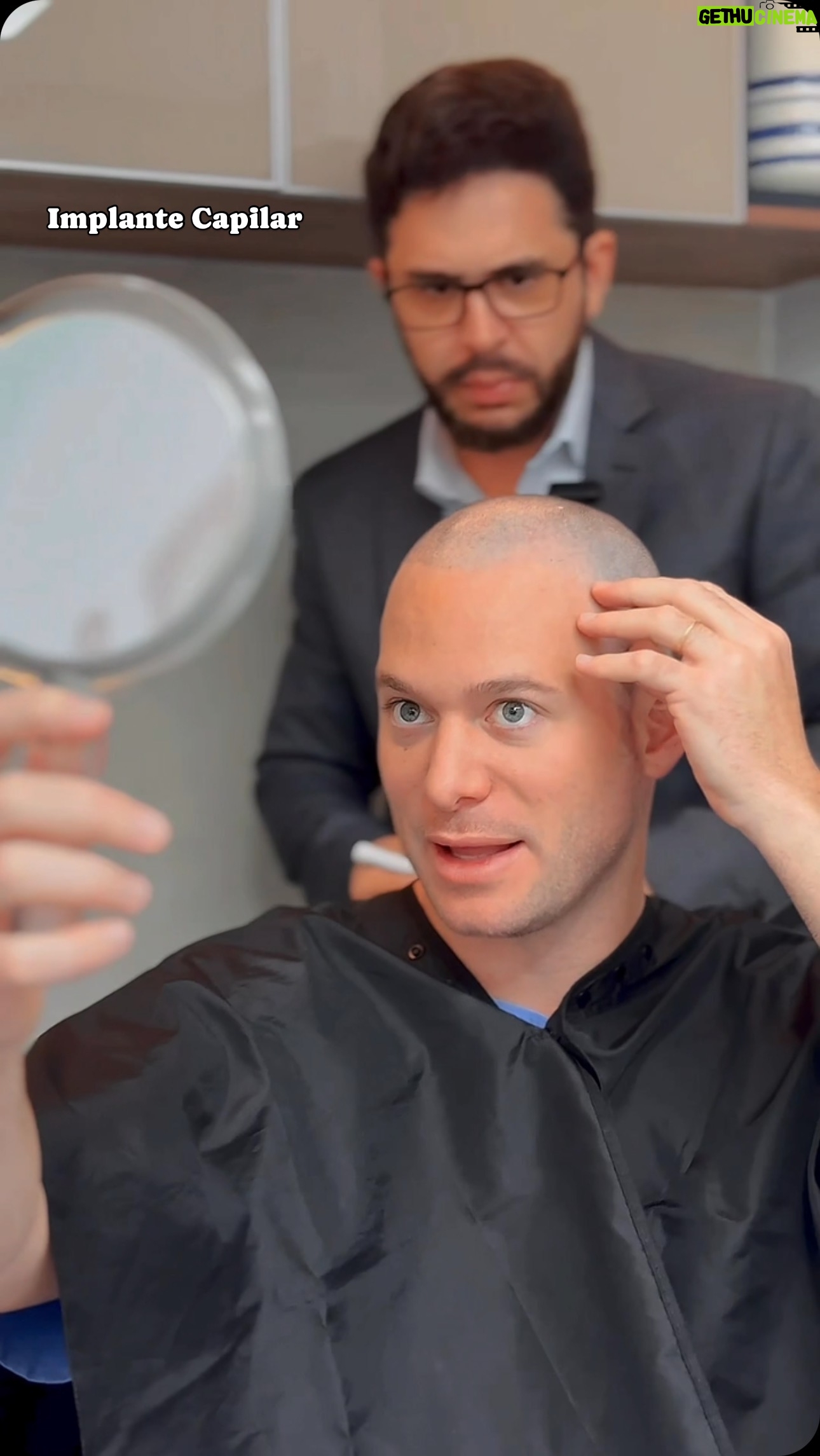 Dalton Rangel - 1.3K Likes - Hoje realizei minha terceira intervenção preventiva de implante capilar. Pra manter a naturalidade, escolhi por não deixar a calvice se tornar grave para implantar. E como sempre, a confiança foi depositada em um dos pioneiros em implantes capilares no Brasil. Obrigado Dr Cleber Stuque.