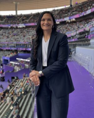 Dame Valerie Adams Instagram - “In the Olympic movement, we witness the true beauty of competition, where athletes from all walks of life come together to inspire the world.” 🙏🏽👊🏾🇫🇷

#paris2024 #olympicgames #dernierejour #mercibeaucoup #manifique ✌🏽