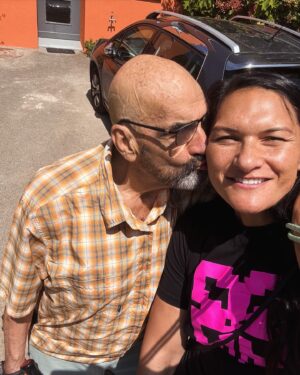 Dame Valerie Adams Instagram - 12 wonderful hours spent with coach🙏🏽❤️. 
Gros bisou et à très bientôt. 🇨🇭
