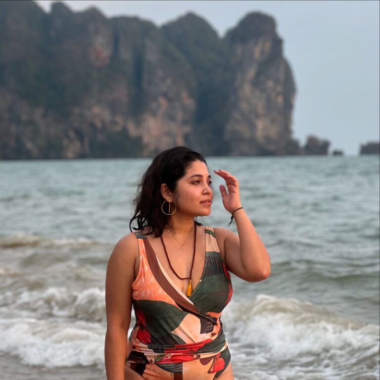 Singer Damini Bhatla HD Instagram Photos and Wallpapers August 2024