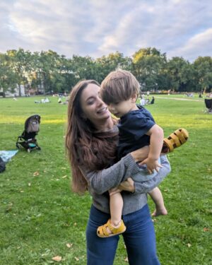 Damla Sönmez Instagram - A delayed luv story in London 💜🧸