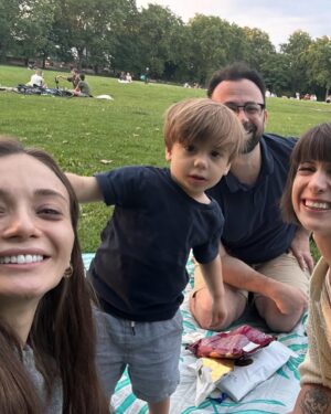 Damla Sönmez Instagram - A delayed luv story in London 💜🧸