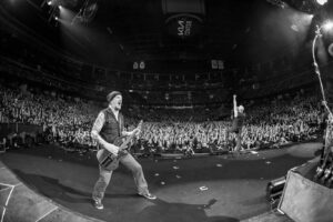 Dan Donegan Instagram - Orlando, you are amazing! Blown away by the crowd for coming out on a Monday night and tearing it up! @disturbed  @thekiacenter #takebackyourlifetour2024 📸 @britt_bowman