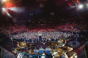 Dan Donegan Instagram - Orlando, you are amazing! Blown away by the crowd for coming out on a Monday night and tearing it up! @disturbed  @thekiacenter #takebackyourlifetour2024 📸 @britt_bowman