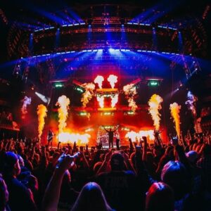 Dan Donegan Instagram - What an amazing night we had in Nashville & and honor to have @chrisdaughtry join us onstage for Stricken  @disturbed @bridgestonearenaofficial . Thank you brother for jumping up with us. And congrats to your #1 single Artificial. #stricken #artificial #schecterguitars #ghsstrings #orionguitargear  @schecterguitarsofficial @ghsstrings @orionguitargear  Visual Orgasm- lights/🔥@alexmungal 📸 @britt_bowman