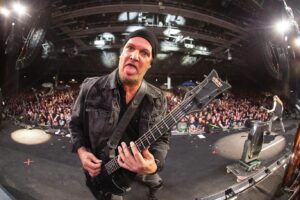 Dan Donegan Instagram - Sold Out over 18,000 strong in Arizona @talkingstickamp @disturbed . What a night. #takebackyourlifetour2024 🎤🥁🎸🎹🔥. 📸 @britt_bowman