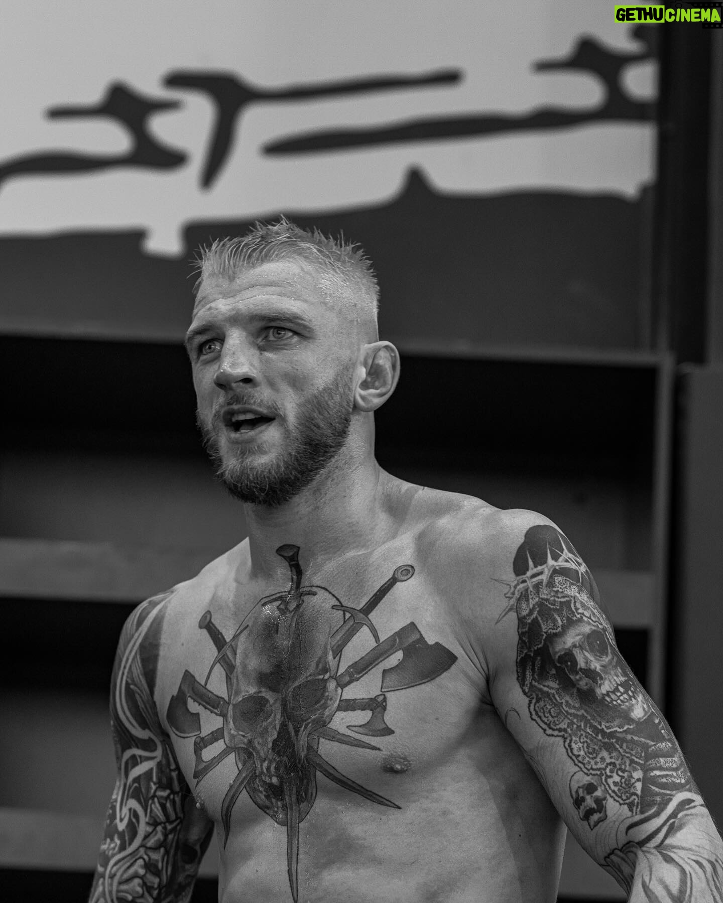 Dan Hooker - 32.2K Likes - Hard times don’t last, dreams do come true, bad times don’t last but bad guys do.