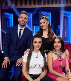 Dani Martínez Instagram - Esta noche Martínez&Hermanas a las 22:30 en #0. Con María Becerra, Marta Díaz y Miriam Rodríguez. La triple M. ¡Ya disponible en Movistar Plus !