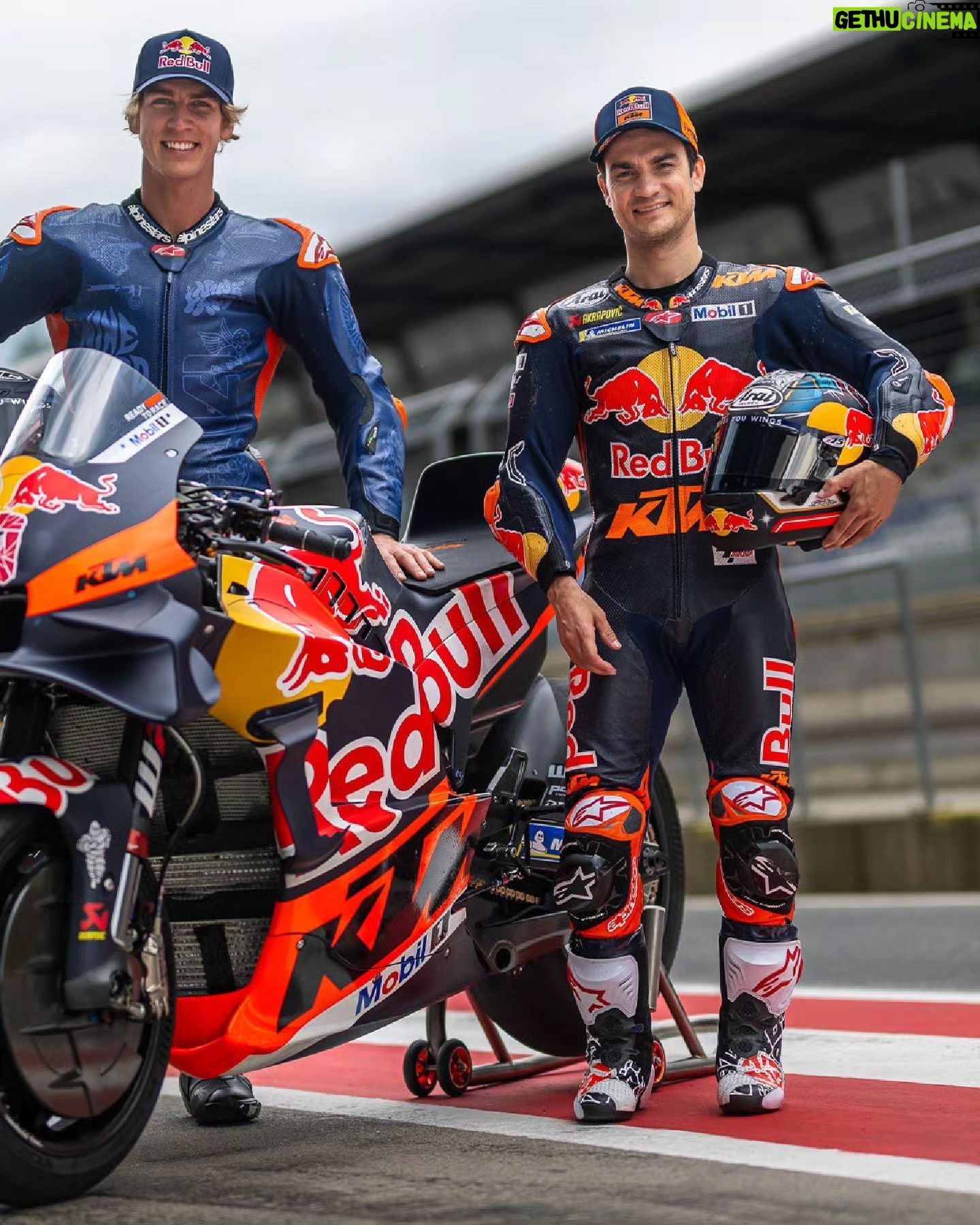 Dani Pedrosa - 26.9K Likes - When Fabio met Dani... It's not every day you get to ride one of the fastest bikes on the planet AND get some pointers from a MotoGP⢠Legend.
Head to Fabio's YouTube channel to watch the full video edit.
What's the next big challenge for the Austrian MTB rider... Erzberg 2025? š
#KTM #ReadyToRace #RedBull #MotoGP