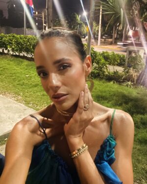 Dania Ramírez Instagram - Here is another one for the books in #DominicanRepublic 🇩🇴♥️🌟 Que noche tan espectacular! No hay mejor forma de vivir que entre amigas y familia.  What a spectacular night of dance and glamour with friends and family. 

Dress: @jovana_benoit @jovanalouis 
Make up @paocontigo_ 
Hair @hairbyysijim 
Positive Attitude: ALWAYS PLEASE! 
#namaste 🙏🏽