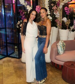 Dania Ramírez Instagram - Cuando la Cubanita bella y las Dominicanas más duras se juntan hay party!  Me quedo con las dos! @iamnataliemartinez @cynthiaantigua When your friends de long time and you get together in your country! Dale! 🇩🇴🔥 @maracasdq was so delicious! #soulsisters 😘