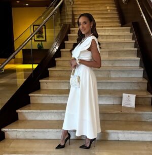 Dania Ramírez Instagram - Fashion Presidencial para la toma presidencial de La República Dominicana 🇩🇴🫶🏽🙏🏽#desliza 
Presidential Fashion Deets Below:

Dress: @peggyhartanto 
Shoes: @lesilla 
Jewlery: @bemylilou 
Bag: vintage 

Styling @liza_vassell  @brooklynprla 
Make up: @annerismakeup 
Hair: @hairbyysijim