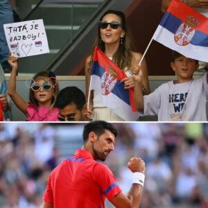 Danica Maksimović Instagram - Najveći ikada! Naš Noleee...! @djokernole
ŠAMPION I PONOS!❤️👑🇷🇸🏅🙏
#olympics2024

(morala sam ponovo da objavim, IG me je blokirao zbog snimka koji sam postavila)